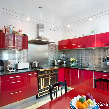 Апартаменты Wonderful 3 Bedrooms With Big Garden *